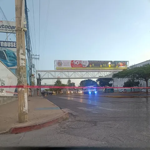 Balean nuevamente oficinas de empresa de autobuses en Cuautla