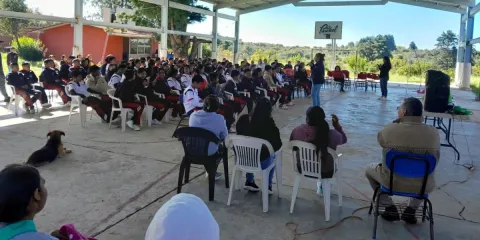 Ocuituco refuerza la prevención escolar con conferencias sobre autocuidado, violencia, abuso y autoestima en cinco instituciones educativas.
