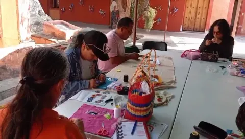  Impulsan taller gratuito de arte huichol en la casa museo Morelos de Cuautla