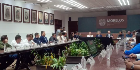 José Luis Urióstegui anuncia cinco arcos carreteros y la reactivación del alcoholímetro en Cuernavaca tras reunión con el nuevo secretario de Gobierno.