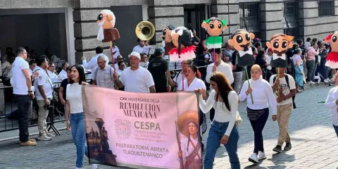 Saldo blanco en el desfile cívico-deportivo