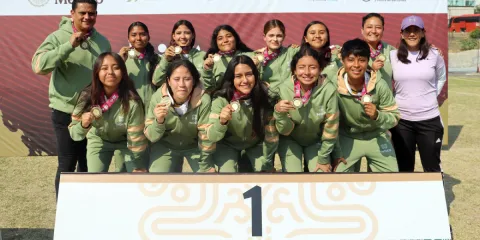 Futbolistas morelenses ganan oro en los Juegos Nacionales Populares 2025, destacando el talento juvenil de Morelos bajo la guía de Nora Rodríguez.