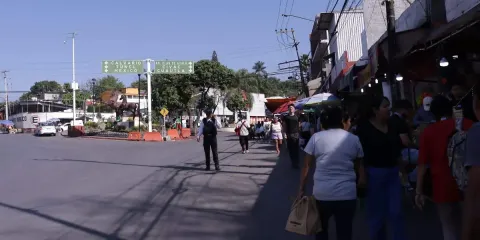 Cuernavaca enfrenta basura y caos vial por ambulantaje en el circuito ALM; reforzarán recolección, vigilancia vial y operativos en el Mercado Adolfo López Mateos.