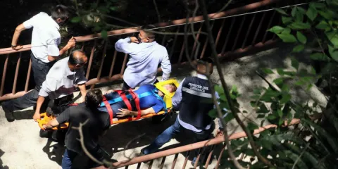 Urióstegui exige a la FECC avances en la investigación del colapso del Puente Ribereño y anuncia un nuevo puente de concreto en Cuernavaca.