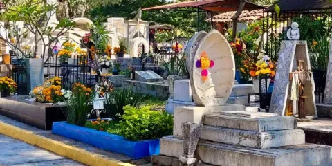 Cuernavaca refuerza limpieza en panteones tras el Día de Muertos