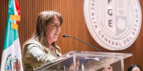 Gobernadora de Morelos reitera compromiso para erradicar la violencia de género durante conversatorio en la FGE