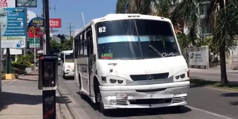 Morelos aplicará operativos para revisar rutas del transporte público sin trámites vigentes y atender quejas por tarifas ilegales.