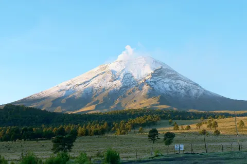 Anuncia González Saravia 120 MDP a rutas de evacuación del Popocatépetl