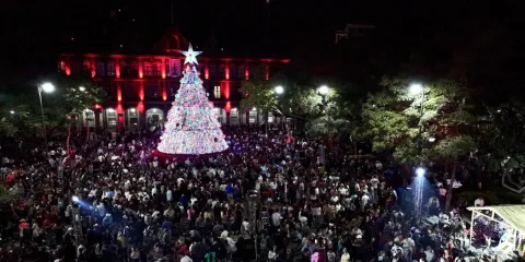 Gobernadora Margarita González Saravia inaugura Festival Nochebuena en el centro de Cuernavaca