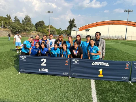 Equipos fueron premiados por las autoridades deportivas.