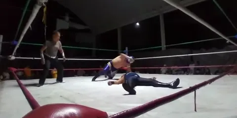 La función “Leyendas de la Lucha Libre” regresó a Osiris a los cuadriláteros y rindió homenaje a figuras históricas del pancracio morelense en la Arena Juan Jaramillo Frikas.