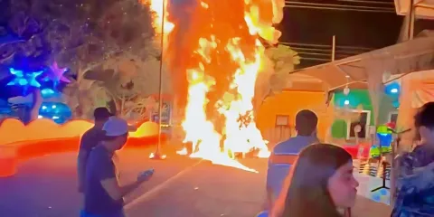 Protesta en Jonacatepec tras atropellamiento; pobladores incendian árbol de Navidad y exigen respuestas