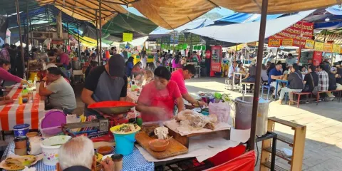 Alcalde de Tepoztlán denuncia “mafia” en comercio y ordena liberar la Plaza Cívica