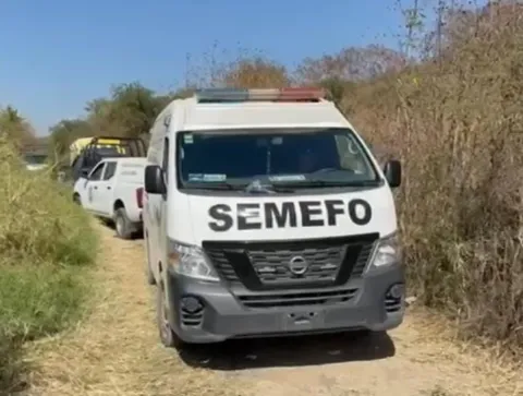 Localizan el cuerpo sin vida de un hombre con huellas de violencia en el poblado de Chiverías, en el municipio de Zacatepec; Fiscalía ya investiga.