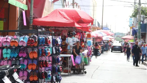 Comerciantes de Cuautla advierten un escenario económico adverso por impuestos, salario mínimo e inseguridad, con riesgo de cierre de negocios.