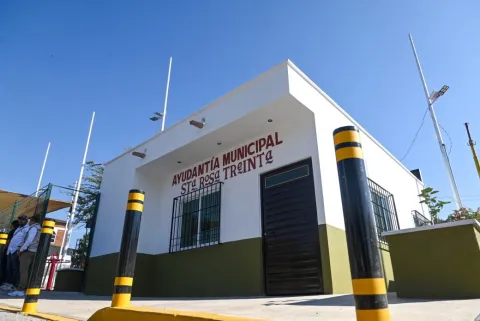La gobernadora Margarita González Saravia inauguró las nuevas instalaciones de la ayudantía de Santa Rosa Treinta en Tlaltizapán, como parte de una inversión de 43.7 millones de pesos en infraestructura.