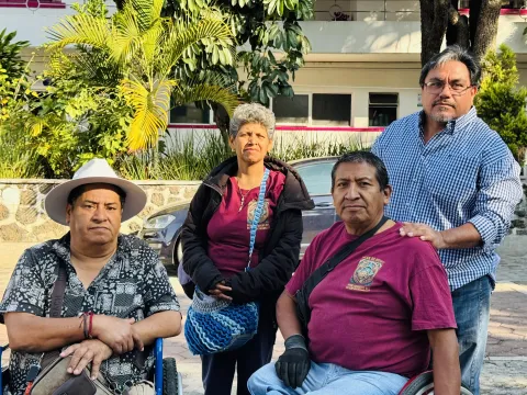 Exigen 62 paradas inclusivas en Cuernavaca para garantizar movilidad segura a personas con discapacidad ante la falta de infraestructura accesible.