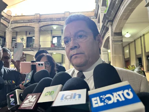 El exfiscal de Morelos, Uriel Carmona, promovió más de 20 amparos ante la SCJN para frenar investigaciones en su contra, confirmó la Fiscalía Anticorrupción.