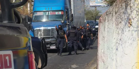 Aseguran tráiler con reporte de robo en la autopista Cuautla–Oaxtepec