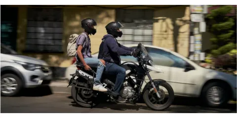 Cuernavaca descarta prohibir DiDi, Uber y mototaxis; llaman a regular movilidad tras accidente en el Paso Exprés