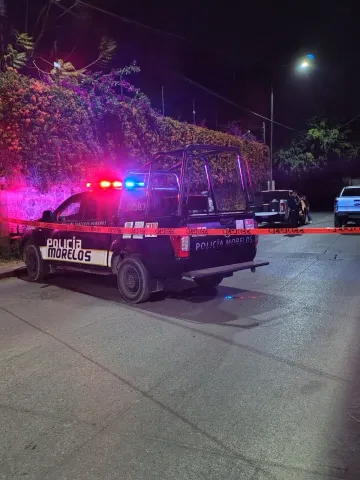 Un hombre fue asesinado a balazos en la avenida Par Vial, colonia Parres de Jiutepec. La Fiscalía de Morelos ya inició la carpeta de investigación.