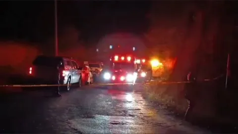 Un transporte público se salió de la carretera federal Cuernavaca–Ocuilan, a la altura de la subida a Chalma, dejando varios lesionados que fueron trasladados a un hospital.
