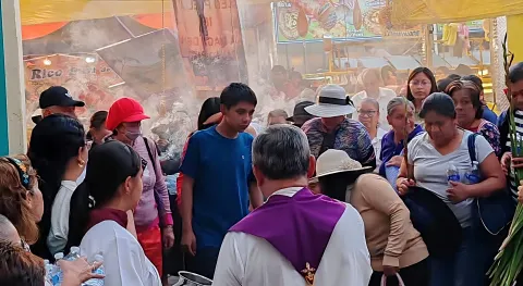 Fieles acudieron a la parroquia del Señor del Pueblo en Cuautla para conmemorar el segundo viernes de Cuaresma en un ambiente de reflexión y fe.
