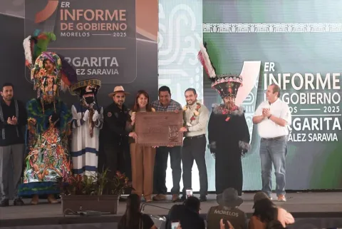 La gobernadora Margarita González Saravia anunció el reconocimiento de origen del traje del chinelo en Morelos durante su Primer Informe en Huilotepec, Tepoztlán.