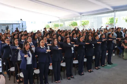 Margarita González Saravia encabezó la graduación y toma de protesta de nuevos peritos del Ministerio Público en Morelos, reforzando el sistema de justicia y la seguridad en la entidad.