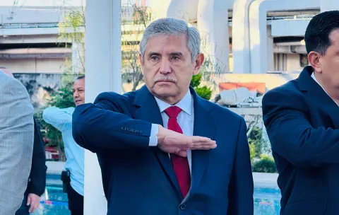 El alcalde José Luis Urióstegui confirmó que el Ayuntamiento no otorgará más préstamos al Sapac; el IMSS embargó 36 millones de pesos por adeudos.