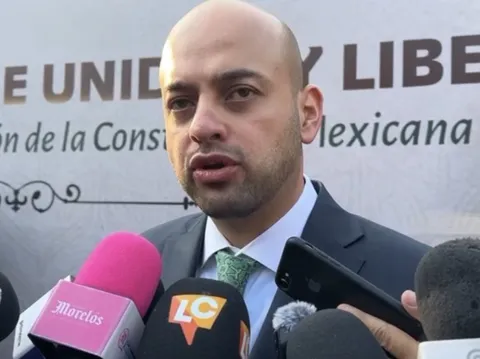 El secretario de Gobierno de Morelos informó que el alcalde de Temoac, Valentín Lavín Romero, está fuera de peligro tras el ataque armado sufrido en Jantetelco; se activaron protocolos de seguridad.