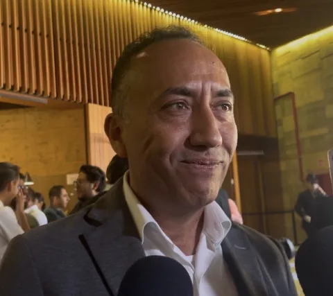 Escuelas de Morelos cumplen ajuste de horarios y permiten ropa abrigadora ante las bajas temperaturas, informó el IEBEM.