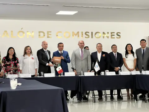El gabinete estatal entregó al Congreso de Morelos el Primer Informe de Gobierno de Margarita González Saravia. Diputados analizarán el estado administrativo y el ejercicio del gasto público.