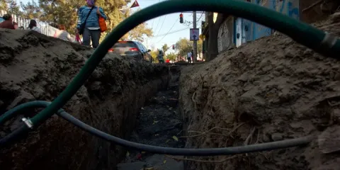 Tuberías obsoletas provocan filtraciones de aguas negras en Cuernavaca; Sapac reconoce contaminación en Ciudad Chapultepec.
