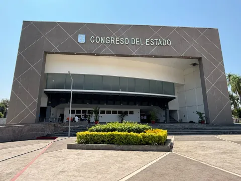 El Congreso de Morelos aprobará una reforma al Código Penal para sancionar con hasta 12 años de prisión el delito de amenazas realizadas por mensajes, textos digitales, audios o de forma directa.