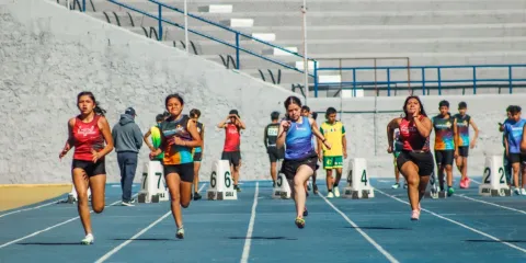 Zoe Rojas clasifica a la fase regional de atletismo rumbo a la justa nacional