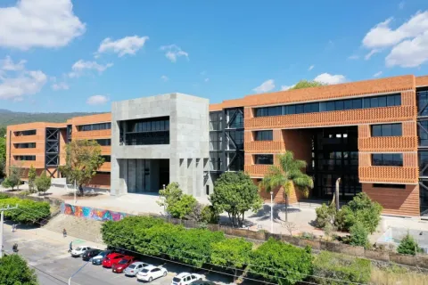  Dirigentes del PAN y del Congreso de Morelos pidieron reforzar la seguridad en la UAEM y clausurar bares cercanos tras la desaparición de Kimberly Ramos.