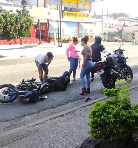 Un joven motociclista resultó lesionado luego de perder el control en avenida Plan de Ayala, en Cuernavaca; la circulación presentó afectaciones parciales.