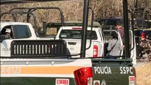  Autoridades localizaron el cuerpo sin vida de una mujer en la zona de El Muelle, en Coatetelco. De forma preliminar se investiga si podría tratarse de una joven reportada como desaparecida.