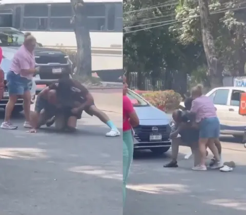 Una pelea entre dos conductores en la avenida Vicente Guerrero de Cuernavaca fue captada en video. Ambos hombres fueron asegurados por la policía y presentados ante el juez cívico.