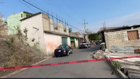  Una mujer de aproximadamente 25 años fue asesinada a balazos en la colonia Lázaro Cárdenas del Río, en Cuernavaca; no hay detenidos.