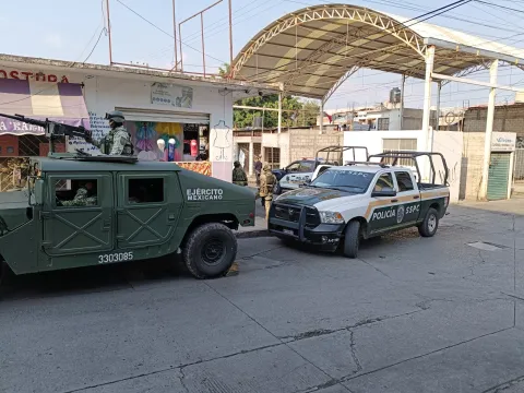 Un joven resultó herido tras un ataque armado en Tejalpa, Jiutepec. Autoridades aseguraron la zona y la Fiscalía ya investiga el caso.