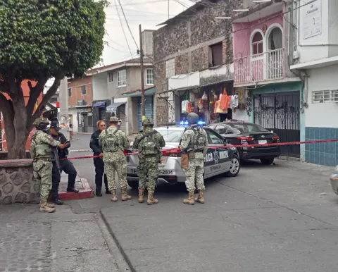 Ataques armados en Temixco dejaron personas lesionadas tras agresiones en barberías y una vivienda; autoridades desplegaron operativo de seguridad.