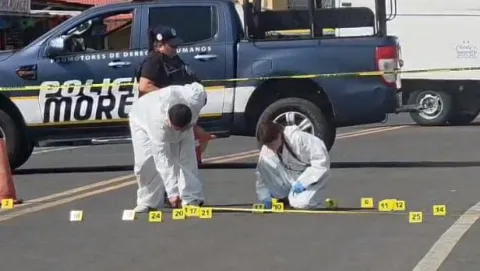 Ataque armado en la México–Cuernavaca, a la altura de Tres Marías, dejó un conductor herido; autoridades aseguraron casquillos y desplegaron operativo.