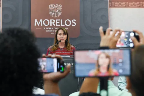  La gobernadora Margarita González Saravia presentó un plan de seguridad universitario con módulos de vigilancia, cámaras y luminarias tras los feminicidios de Kimberly Ramos y Karol Toledo.