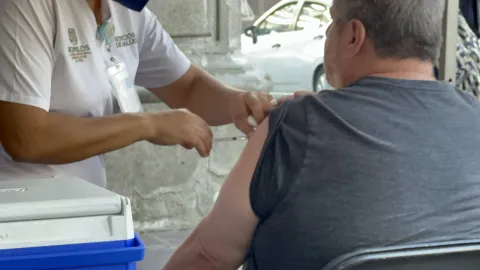   Vacunación contra el sarampión en Morelos supera en más del 200% la meta federal; autoridades reportan 17 casos y refuerzan campañas en todo el estado.