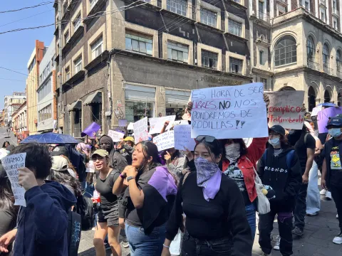 La Fiscalía de Morelos investigará las amenazas contra estudiantes de la UAEM que participan en protestas. También confirmó la vinculación a proceso del presunto feminicida de Kimberly.