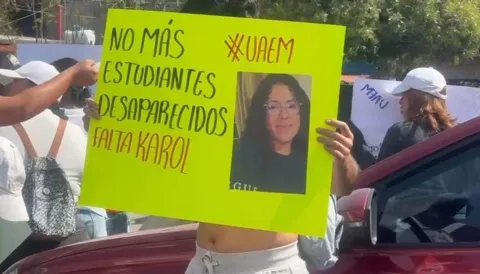 Autoridades localizaron un cuerpo sin vida en Coatetelco durante la búsqueda de Karol Toledo Gómez, estudiante de la UAEM desaparecida desde el 2 de marzo. Se realizarán pruebas para confirmar su identidad.