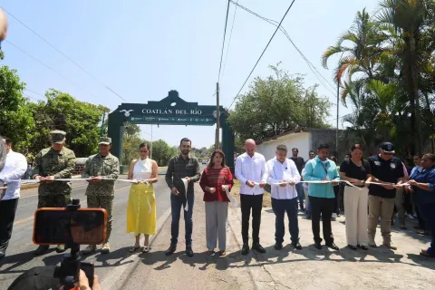 La gobernadora Margarita González Saravia inauguró arcos de seguridad en Tetecala y Coatlán del Río, además de impulsar empleo y proyectos educativos.