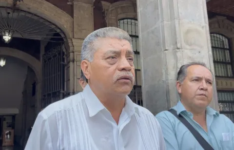 Transportistas en Morelos solicitan incremento a la tarifa mínima del taxi ante el alza de costos, sin afectar a usuarios.